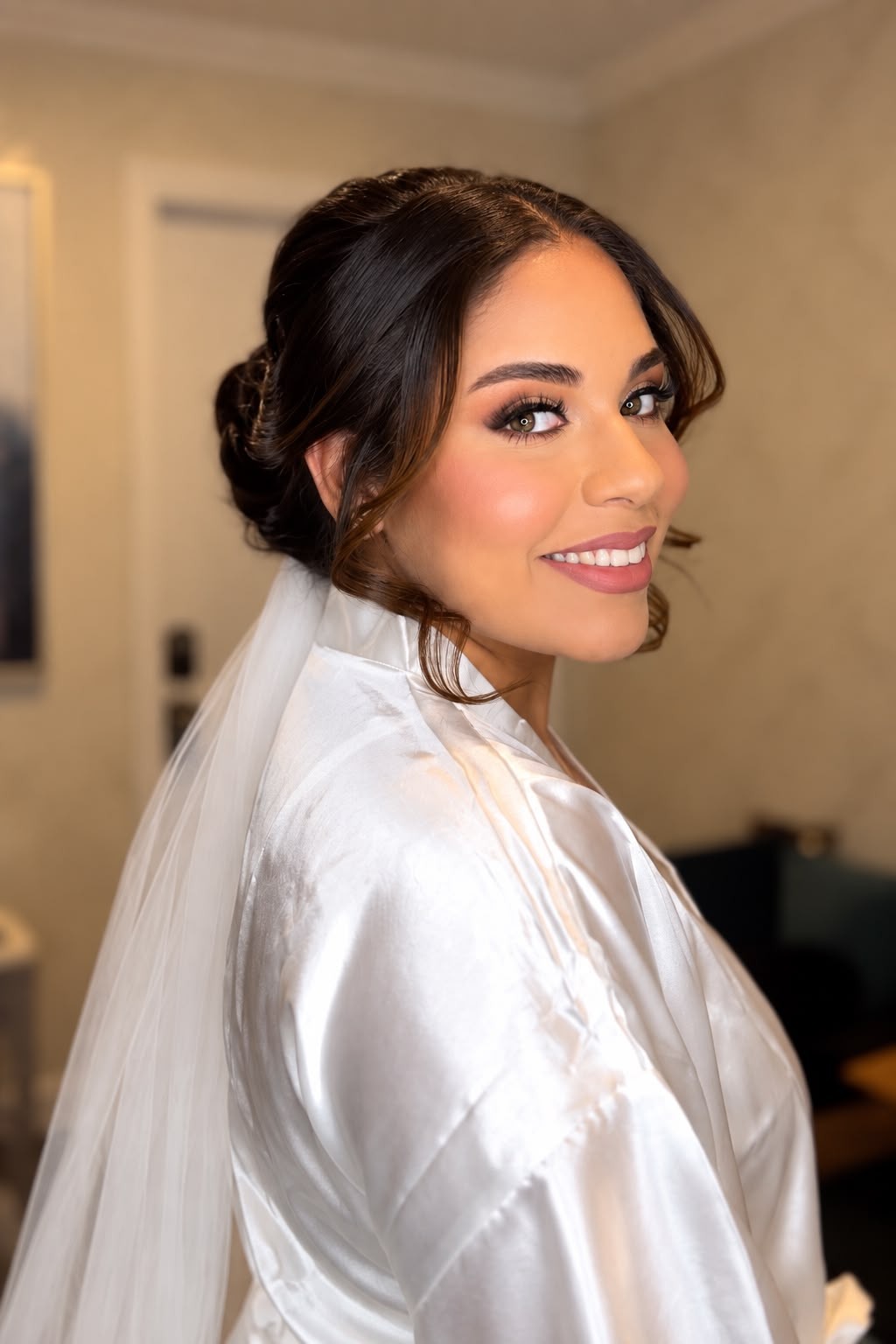 Novias: maquillaje y peinado, look 3